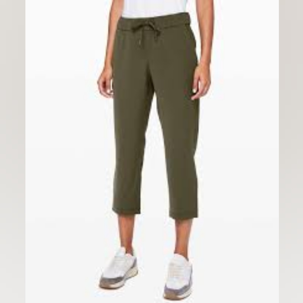 Lululemon on the fly crop